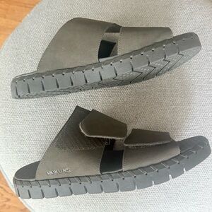 Muk Luks - Green women’s sandal/slipper 
- size 7.5